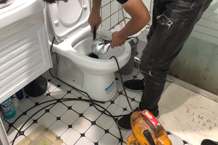 东阁镇疏通下水道