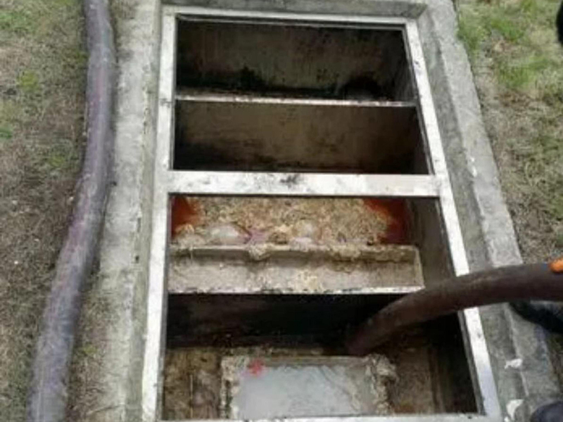 东阁镇隔油池清理